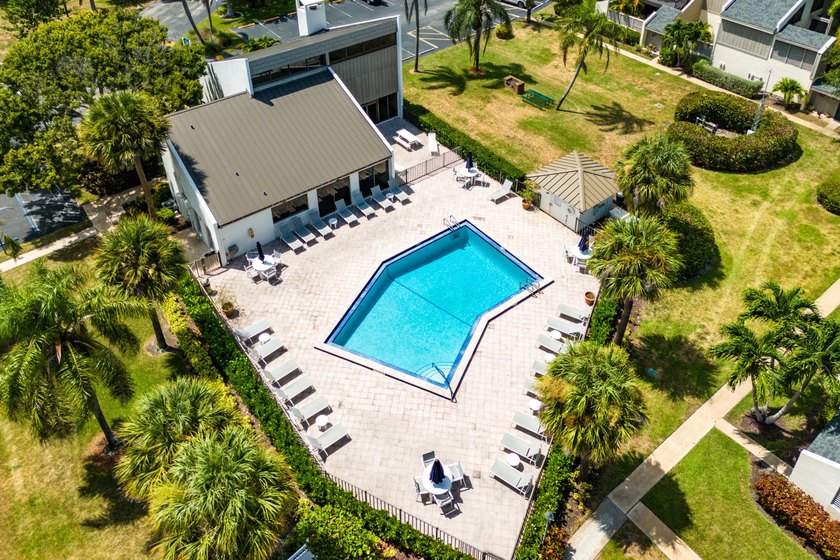 This turn key spacious 3 bedroom 3 bath top floor end unit is - photo 40