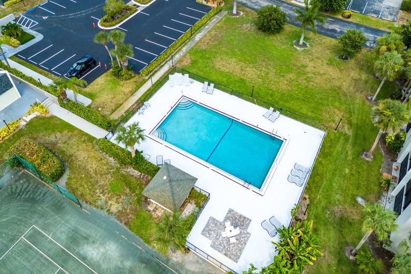 This turn key spacious 3 bedroom 3 bath top floor end unit is - photo 41