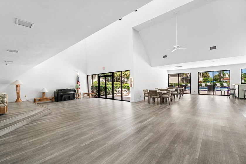 This turn key spacious 3 bedroom 3 bath top floor end unit is - photo 44