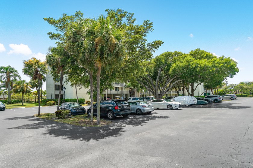 This turn key spacious 3 bedroom 3 bath top floor end unit is - photo 47