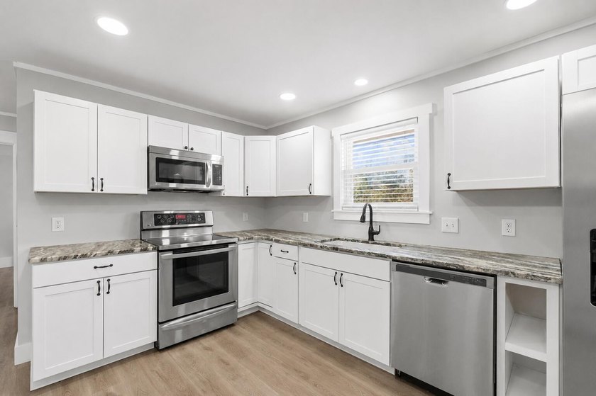 Fully RENOVATED from top to bottom, 3007 Longwood Cir. is a - photo 5