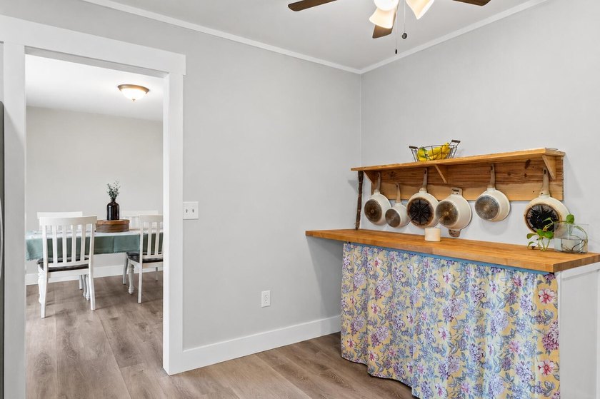 Fully RENOVATED from top to bottom, 3007 Longwood Cir. is a - photo 8