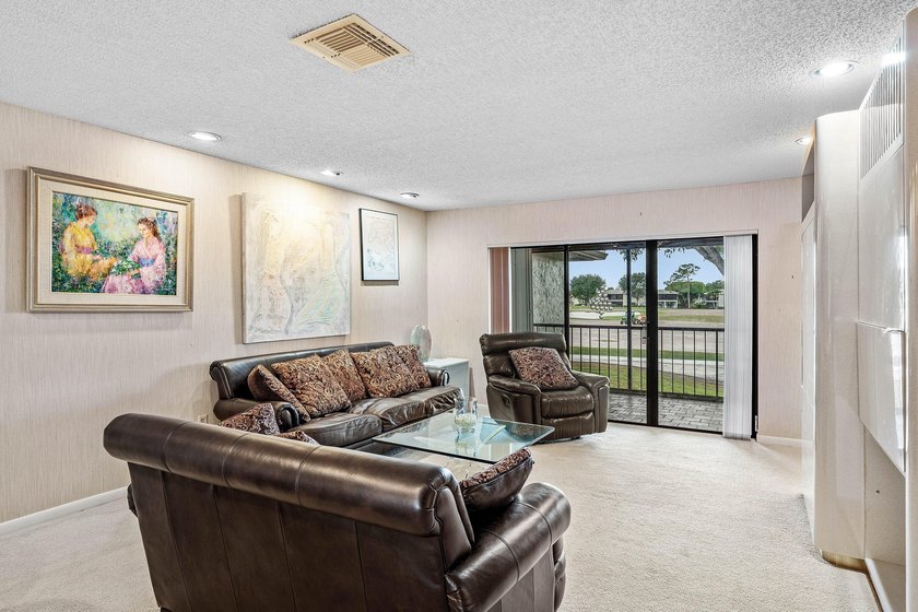An original turn-key residence offering both immediate - photo 15