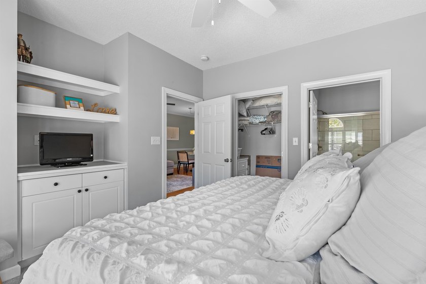 Welcome to luxury living overlooking the picturesque greens of - photo 16