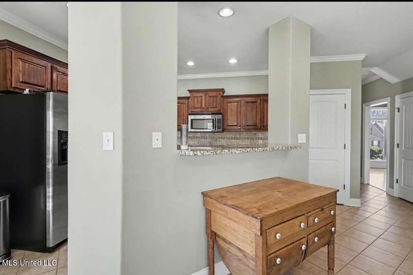 Spacious Living in a Prime Location! Welcome home to this - photo 21