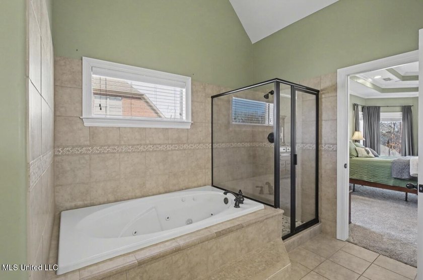 Spacious Living in a Prime Location! Welcome home to this - photo 27