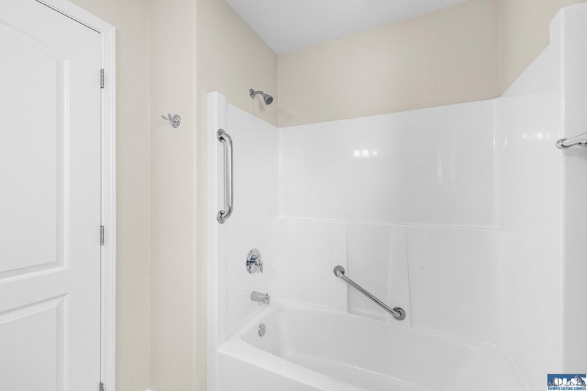 Welcome home to this beautifully maintained 3 bedroom, 2 bath - photo 27