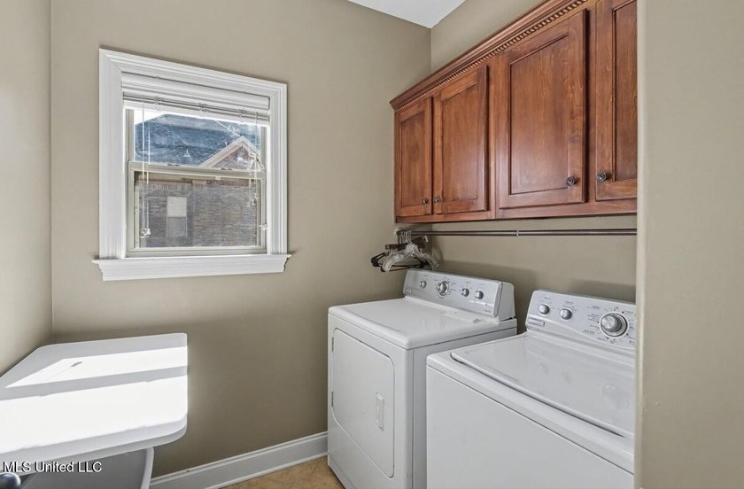 Spacious Living in a Prime Location! Welcome home to this - photo 28