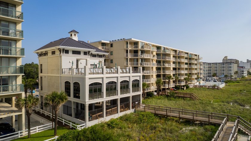 Welcome to luxury living overlooking the picturesque greens of - photo 31
