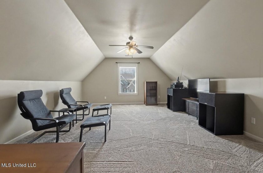 Spacious Living in a Prime Location! Welcome home to this - photo 33