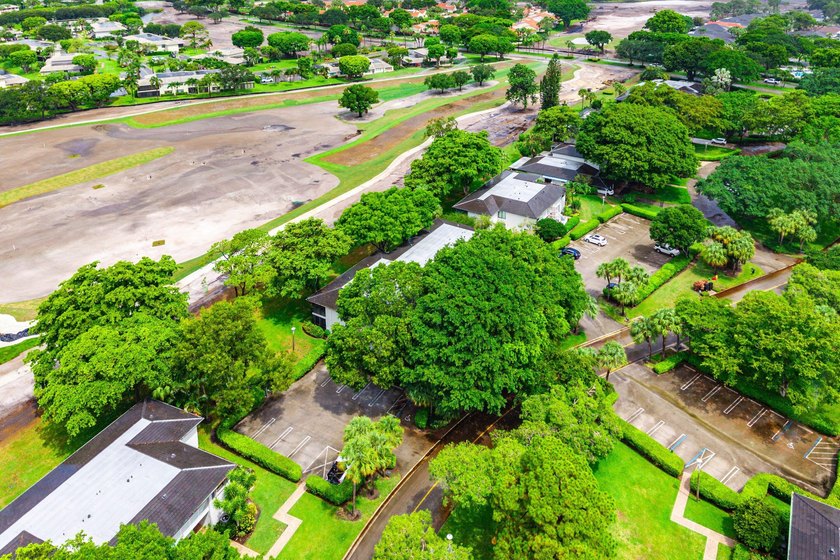 An original turn-key residence offering both immediate - photo 33