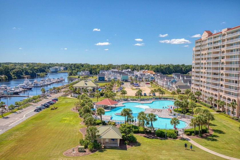 Welcome to luxury living overlooking the picturesque greens of - photo 34