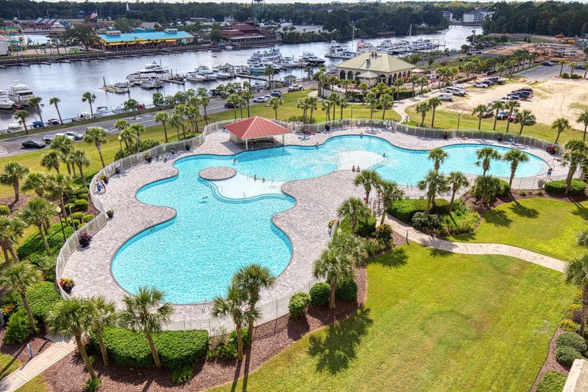 Welcome to luxury living overlooking the picturesque greens of - photo 35