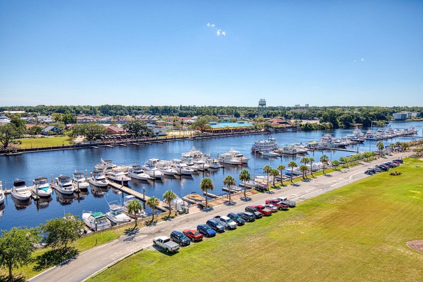 Welcome to luxury living overlooking the picturesque greens of - photo 37
