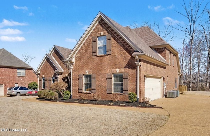 Spacious Living in a Prime Location! Welcome home to this - photo 37