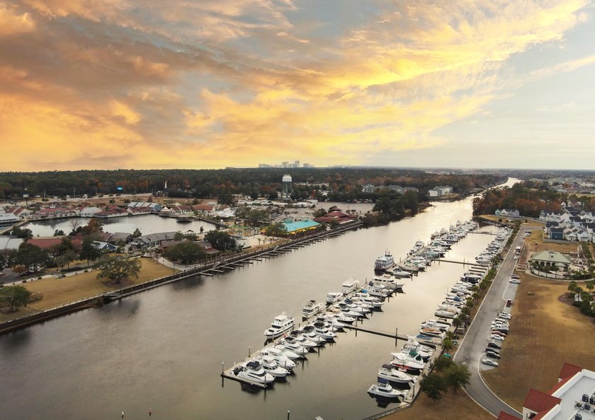 Welcome to luxury living overlooking the picturesque greens of - photo 39