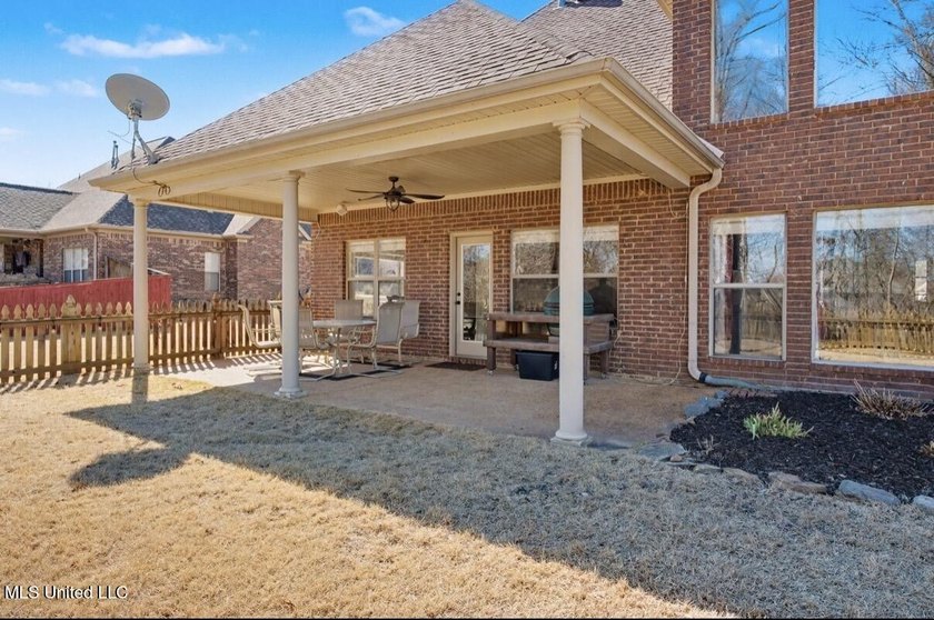 Spacious Living in a Prime Location! Welcome home to this - photo 39