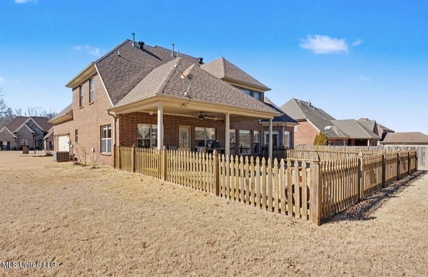 Spacious Living in a Prime Location! Welcome home to this - photo 40