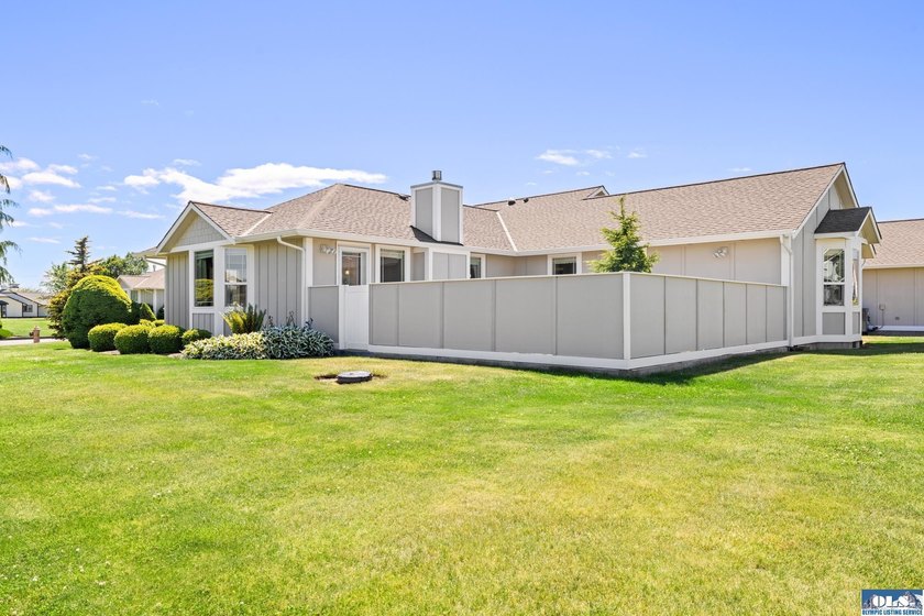 Welcome home to this beautifully maintained 3 bedroom, 2 bath - photo 41