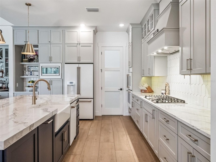 LUXURY Farmhouse PERFECTION! Stunning views of Lake Apopka await - photo 3