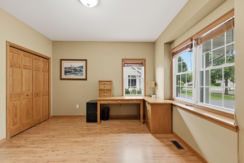 Stunning ranch condo in Waters Edge! Main level offers a - photo 18