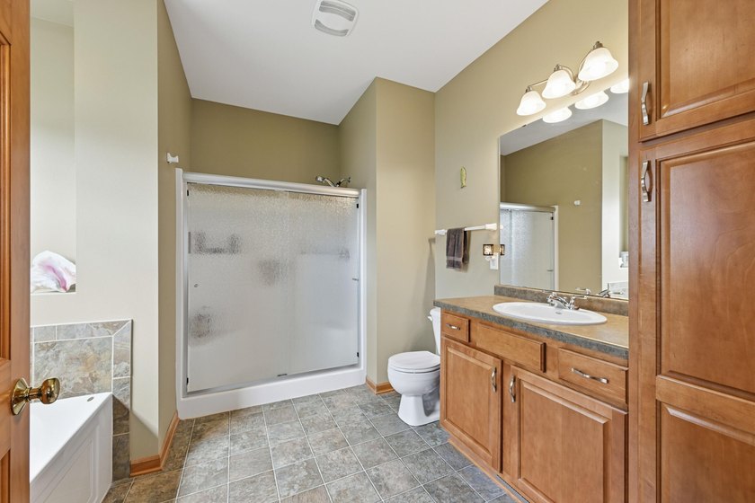 Stunning ranch condo in Waters Edge! Main level offers a - photo 20