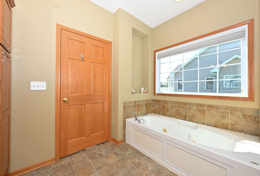 Stunning ranch condo in Waters Edge! Main level offers a - photo 21