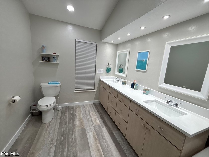 Welcome to this 3 bedroom, 2 1/2 bathroom plus den Fort Myers - photo 22