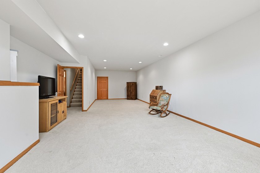 Stunning ranch condo in Waters Edge! Main level offers a - photo 23