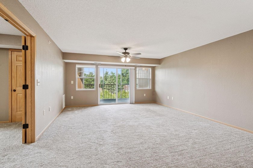 Welcome to effortless 55+ living in this beautifully updated - photo 10