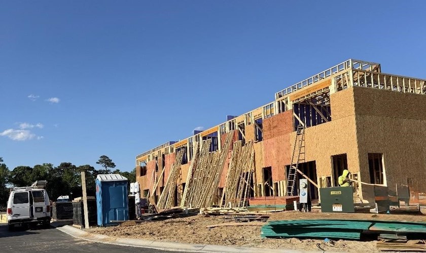 3-bedroom,3.5 bath brand new construction investment - photo 2
