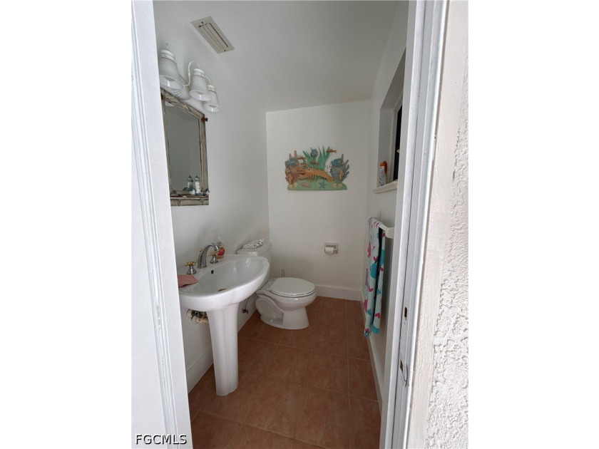 Welcome to this 3 bedroom, 2 1/2 bathroom plus den Fort Myers - photo 33