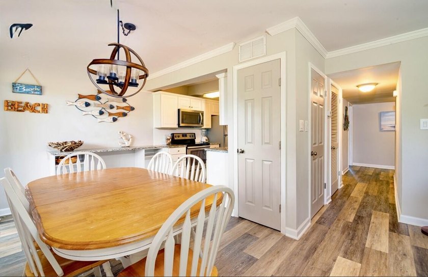 Come see this perfectly upgraded 3 bedroom/ 2 bath ground level - photo 3