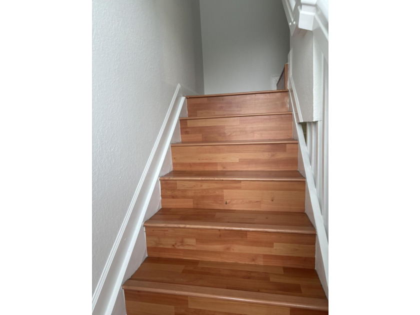 Beautiful two stories condo-townhouse in Courtyards at Nautica - photo 9