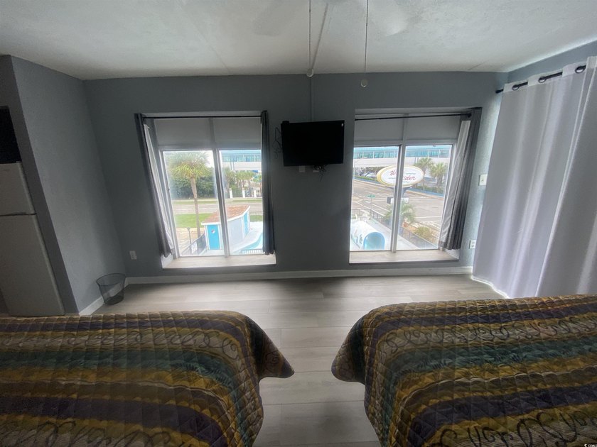 Beautiful condo on located on the top floor of the Wave Rider - photo 3