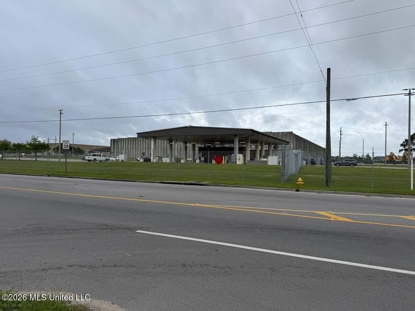 Rare investment opportunity directly across from the north - photo 16