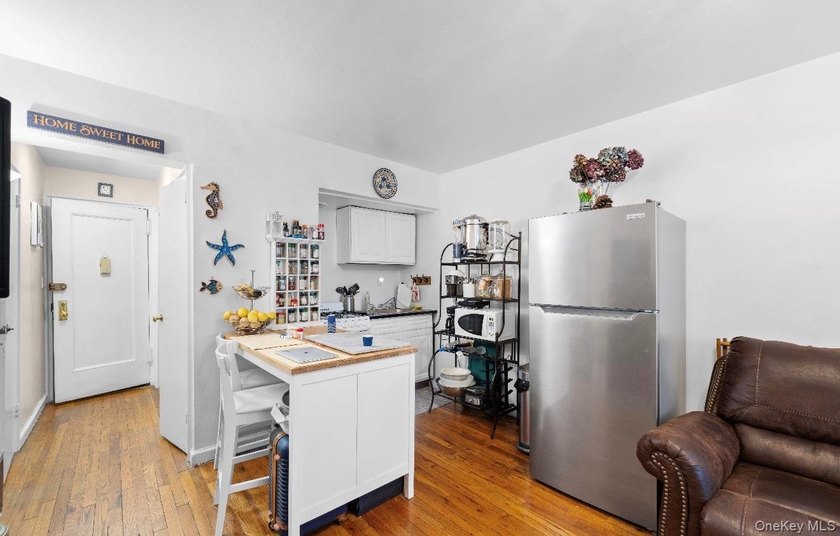 Welcome to 15 Canterbury, C11, a beautiful and well-maintained - photo 6
