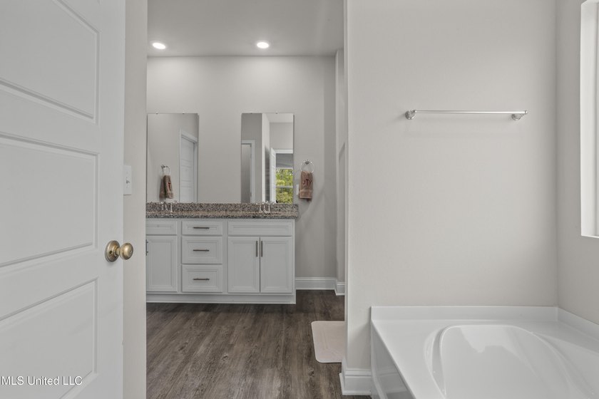 This practically brand-new home is hitting the market at a value - photo 13
