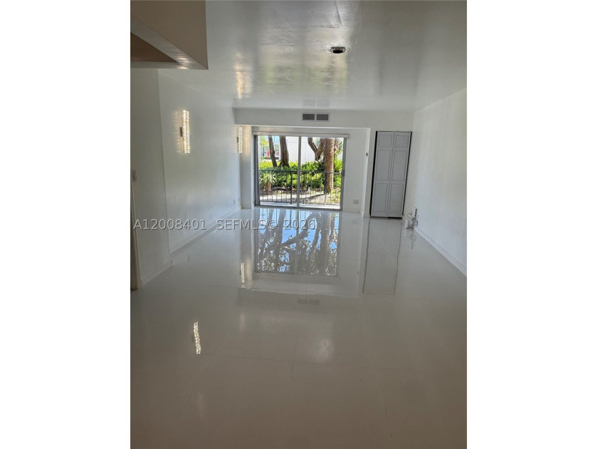 Fully remodeled. Low HOA. Everything is brand new! Brand new - photo 4
