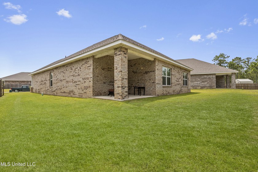 This practically brand-new home is hitting the market at a value - photo 25