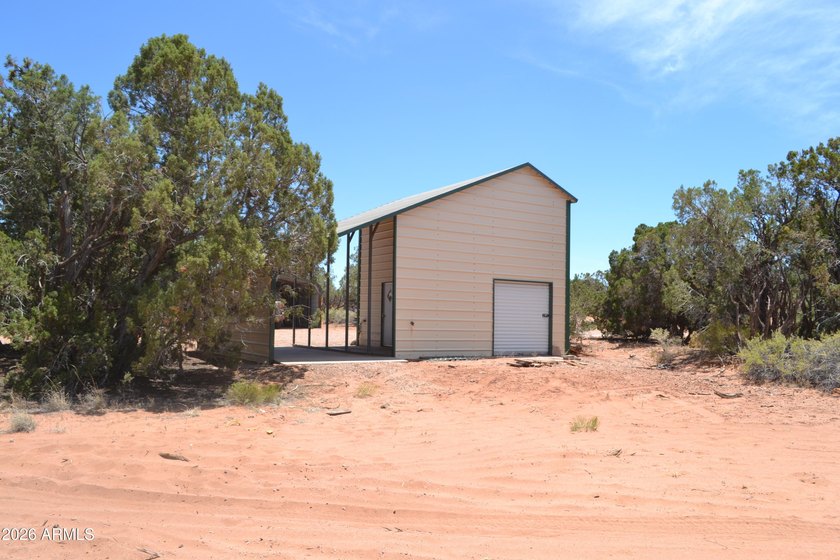 Enjoy country living on 4 fully fenced acres with plenty of room - photo 31