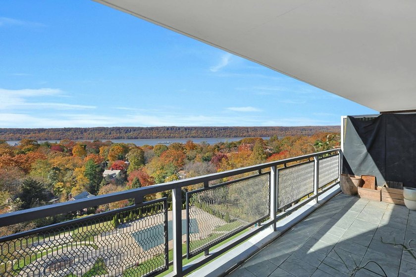 Exclusive New to Market Luxury 1-Bd. Co-op with Spectacular - photo 3