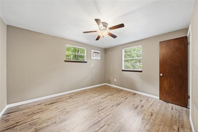 Everything you need for the perfect lake retreat-waterfront - photo 14