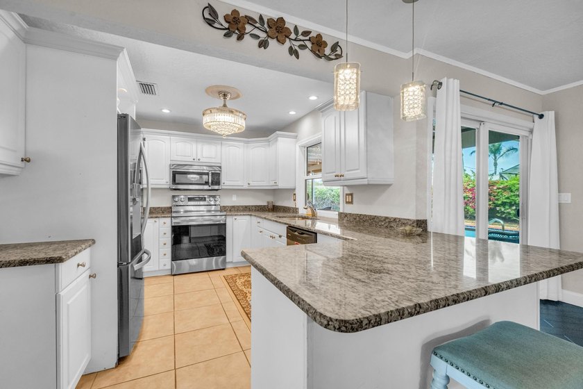Welcome to 4167 Russell Street in the heart of Jupiter! This - photo 2