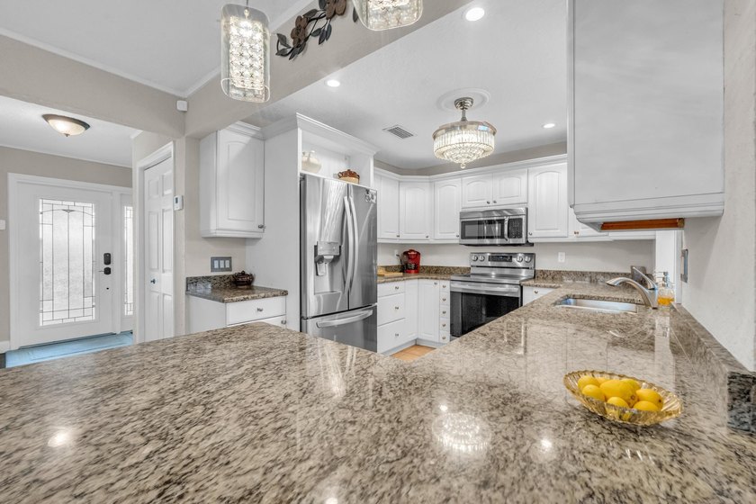 Welcome to 4167 Russell Street in the heart of Jupiter! This - photo 3