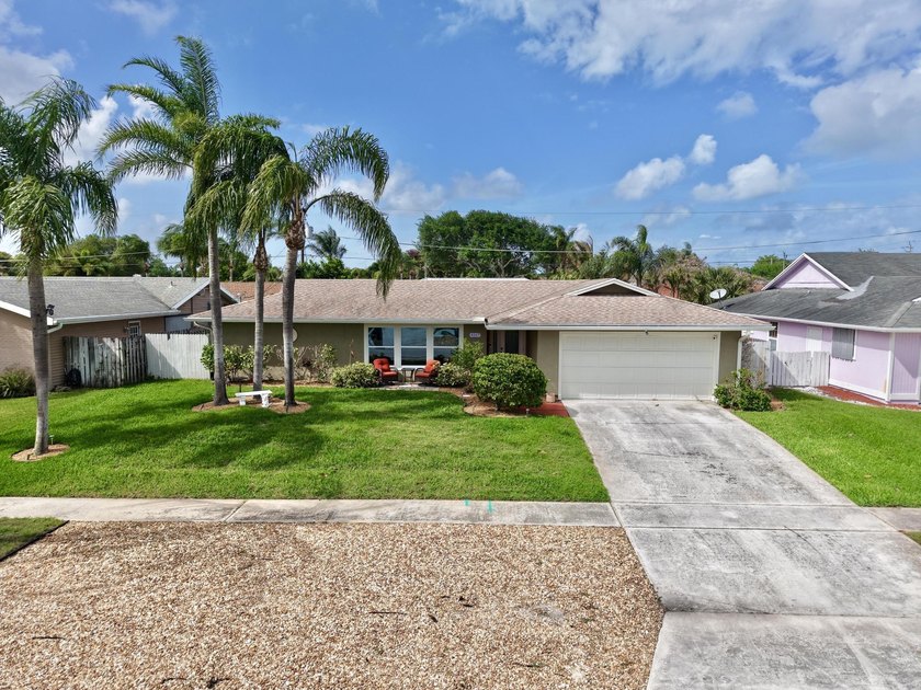 Welcome to 4167 Russell Street in the heart of Jupiter! This - photo 4