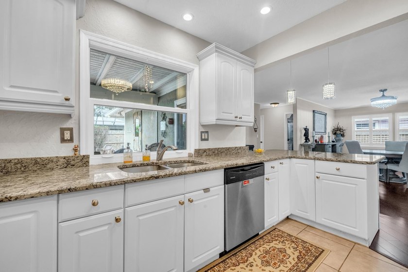 Welcome to 4167 Russell Street in the heart of Jupiter! This - photo 9