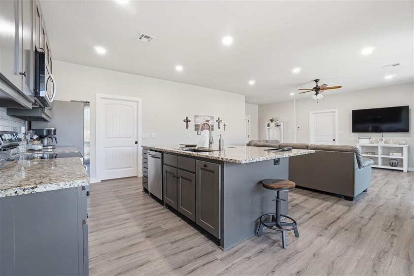 Spacious Modern Retreat in Charming Medicine Park - Proven - photo 14