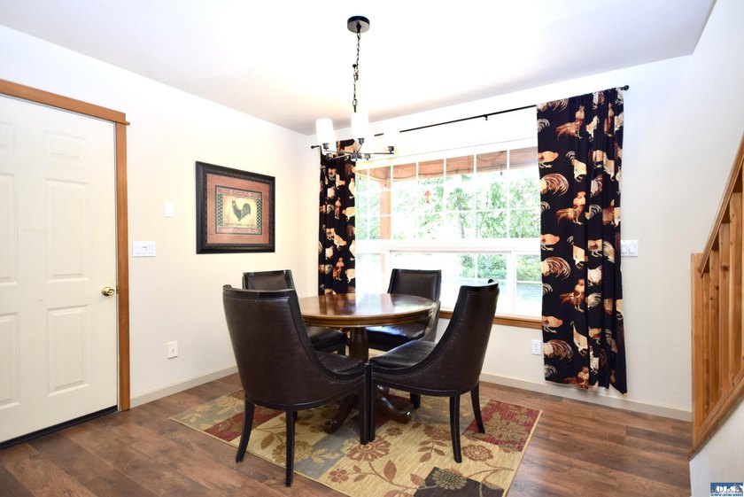 Discover the perfect blend of privacy, sunshine, and country - photo 15