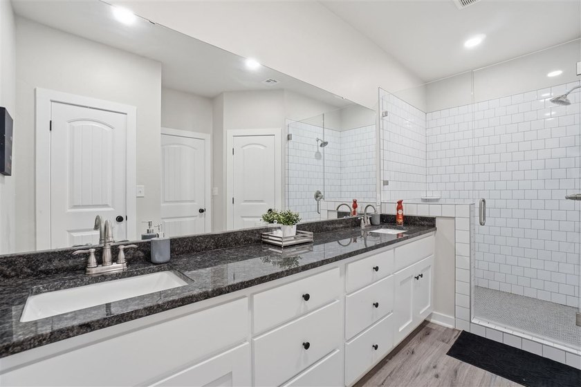 Spacious Modern Retreat in Charming Medicine Park - Proven - photo 19